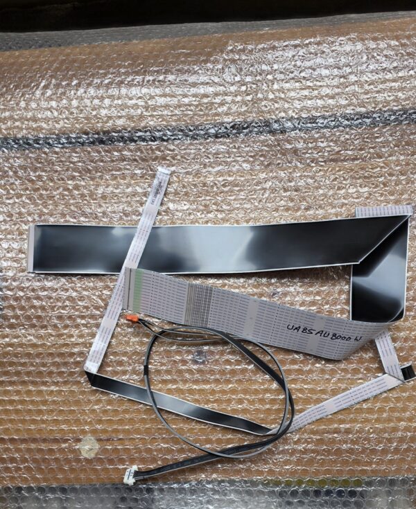 Samsung UA85AU8000W - Set OF Cables - Image 3