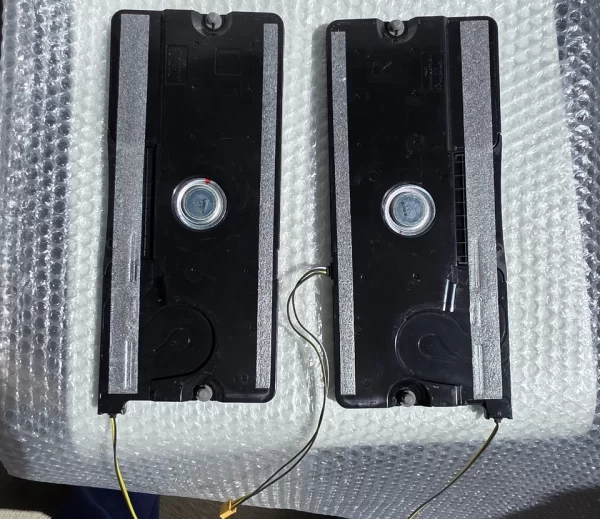 Samsung UA75AU8000W Set of Speakers - Image 3